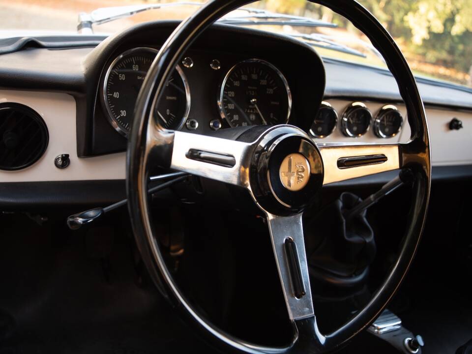 Image 14/50 de Alfa Romeo 1600 Spider Duetto (1967)