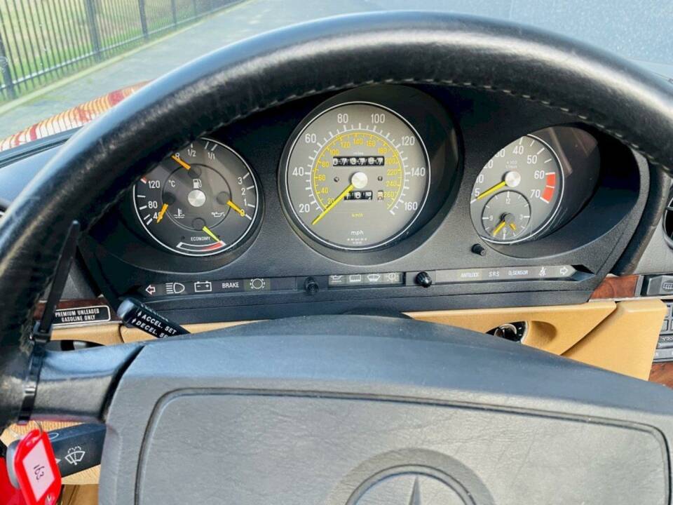 Image 15/36 of Mercedes-Benz 560 SL (1987)