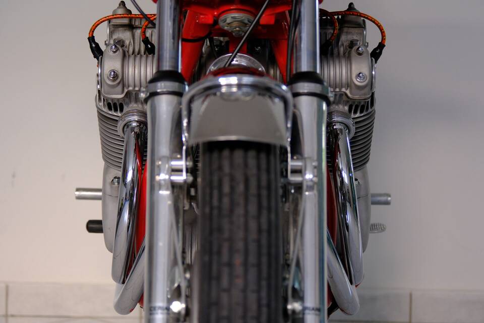 Image 33/99 of MV Agusta 750 Sport (1971)