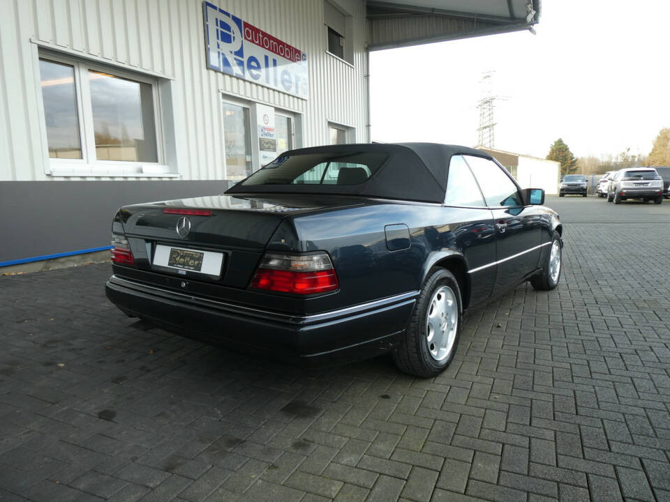 Bild 4/24 von Mercedes-Benz E 320 (1994)