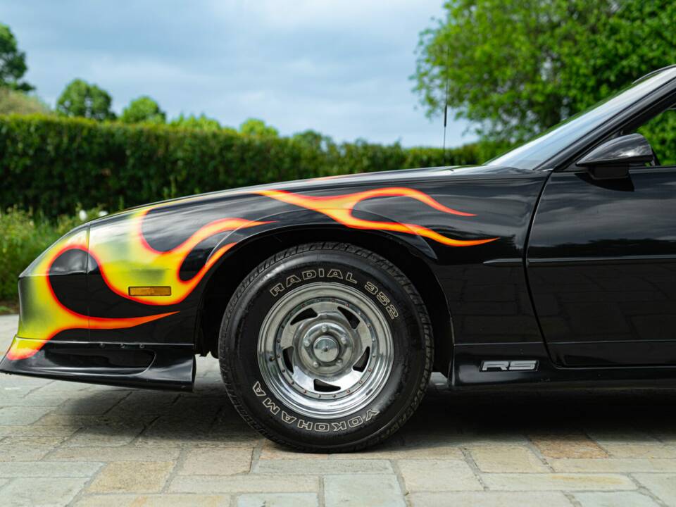 Bild 22/50 von Chevrolet Camaro Z28 (1992)