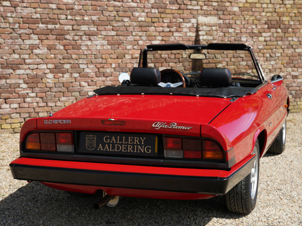 Image 22/50 of Alfa Romeo 2.0 Spider (1990)