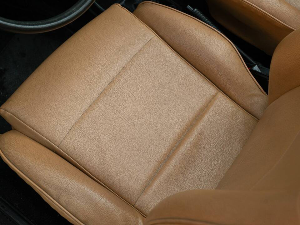 Image 40/50 of Volkswagen Golf I Cabrio GLi 1.8 (1983)