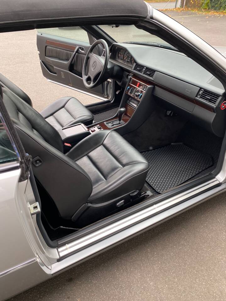 Image 6/15 of Mercedes-Benz E 220 (1996)