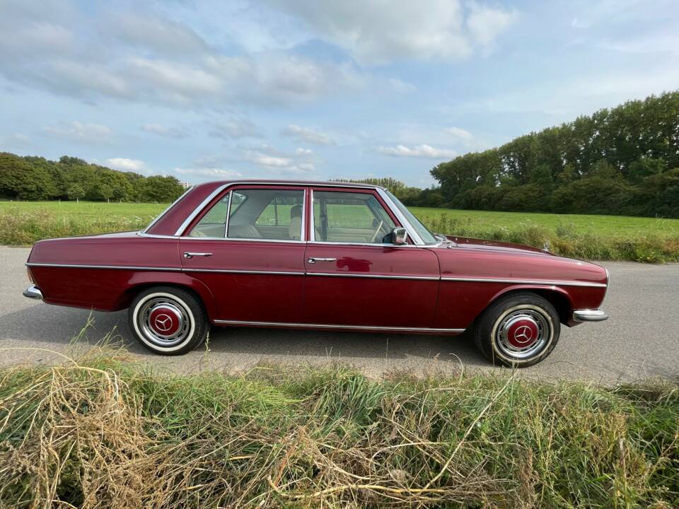 Bild 20/21 von Mercedes-Benz 220 D (1974)