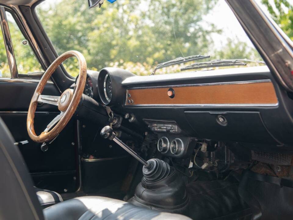 Image 8/10 de Alfa Romeo Giulia GT 1300 Junior (1972)