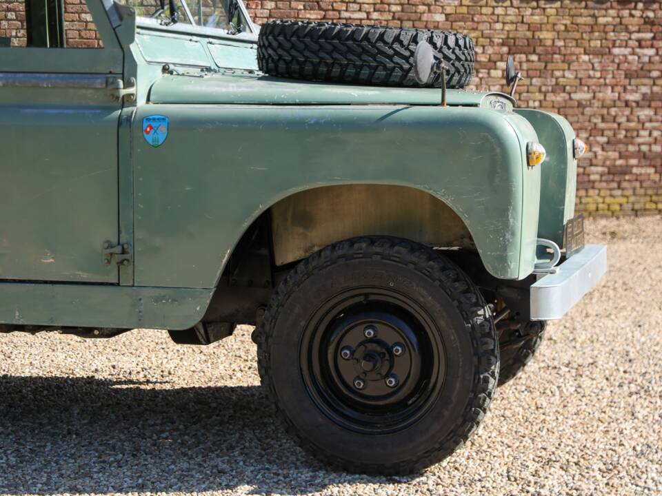 Image 16/50 of Land Rover 88 (1965)
