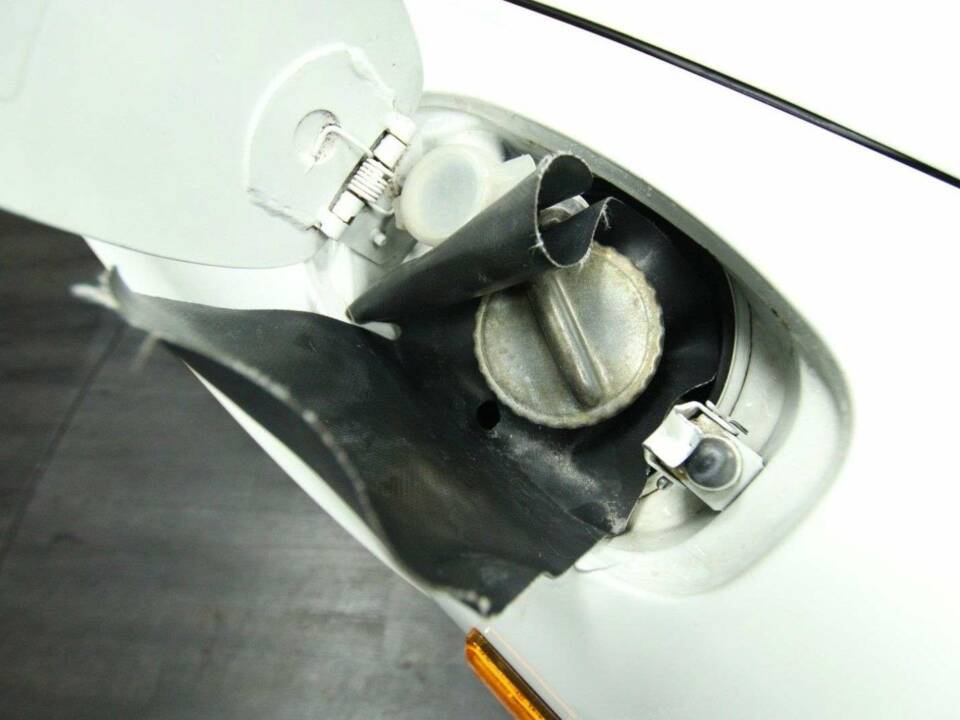 Image 26/30 of Porsche 911 Carrera 3.2 (1986)