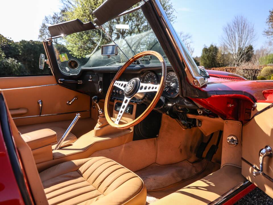 Image 27/27 of Jaguar E-Type (1968)
