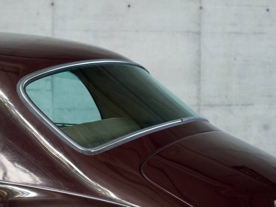 Image 18/50 of Lancia Aurelia B12 (1955)