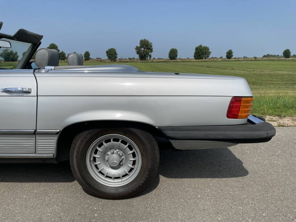 Image 7/8 de Mercedes-Benz 380 SL (1984)