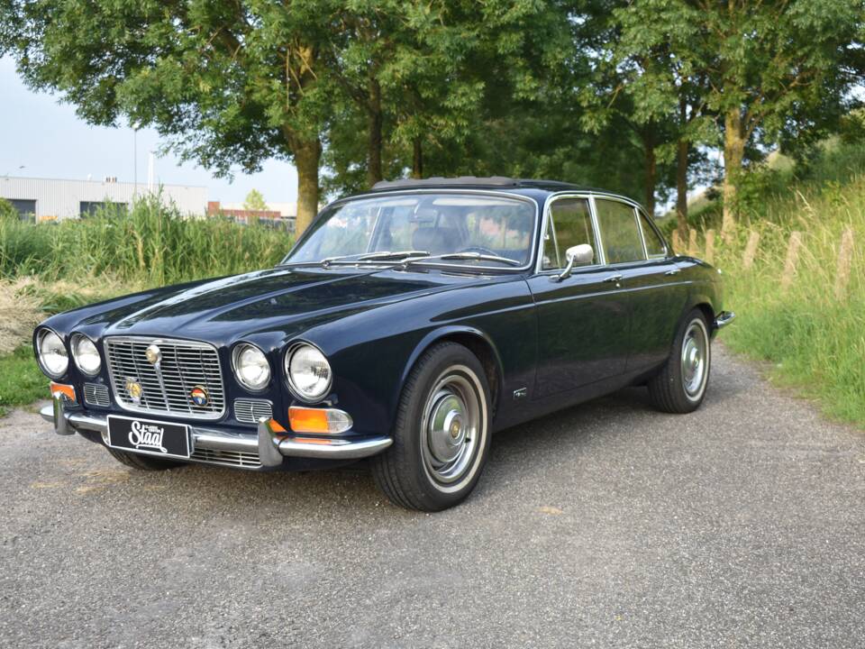 Bild 2/37 von Jaguar XJ 6 4.2 (1972)