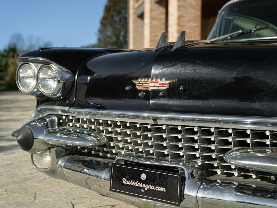 Image 21/50 of Cadillac 60 Special Fleetwood Coupe (1958)