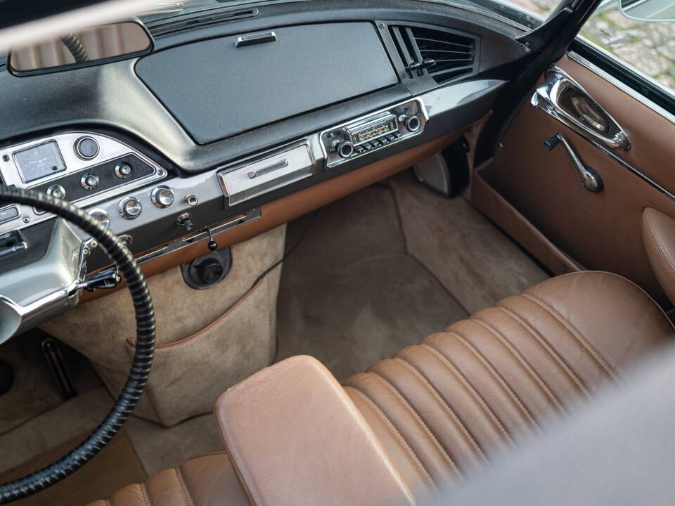 Image 34/44 of Citroën DS 21 (1968)