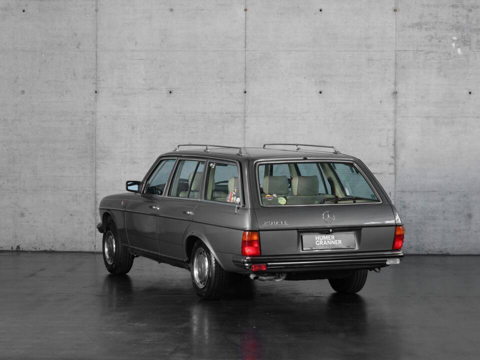 Image 2/49 of Mercedes-Benz 230 TE (1981)