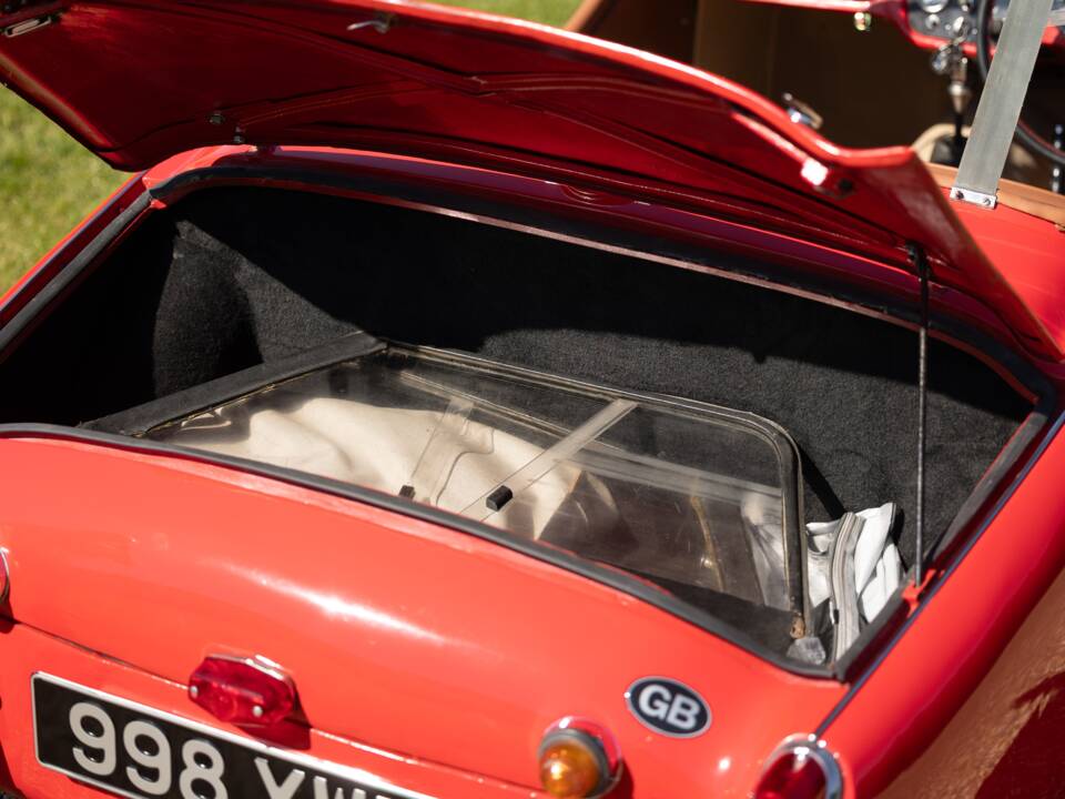 Image 33/50 of Triumph TR 3 (1956)