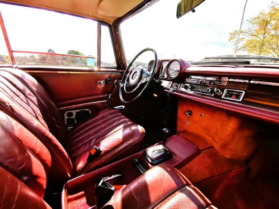 Image 7/24 of Mercedes-Benz 280 SE 3,5 (1971)
