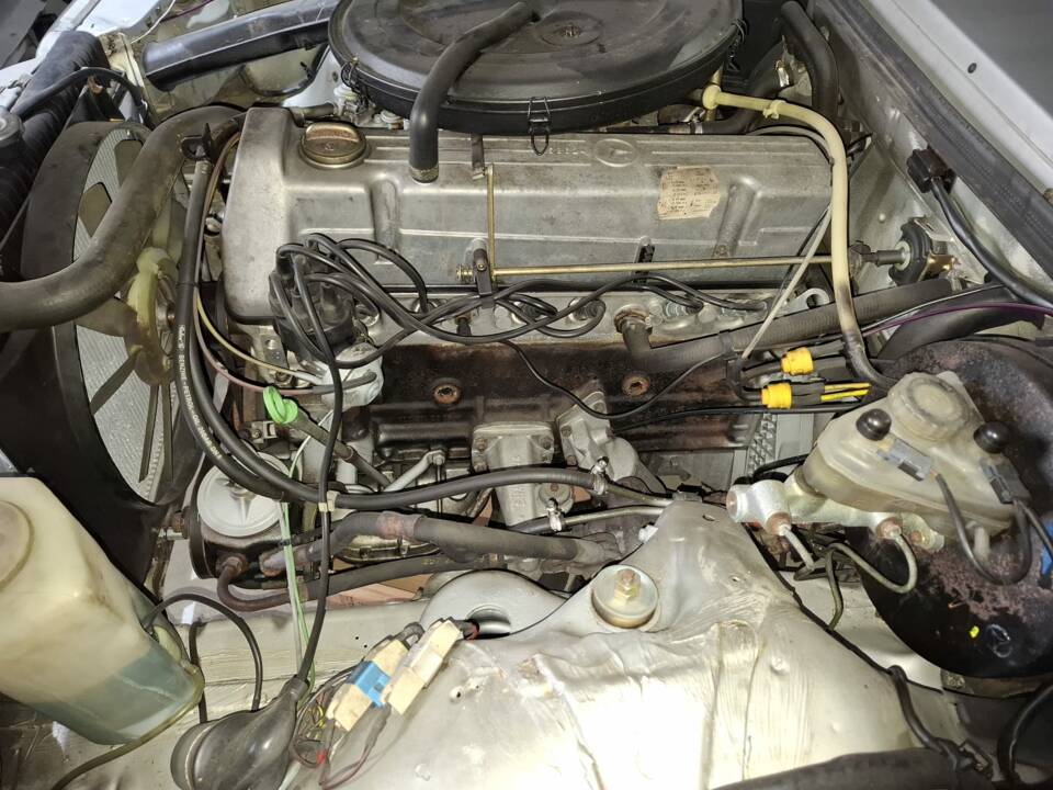Image 15/16 of Mercedes-Benz 250 (1980)