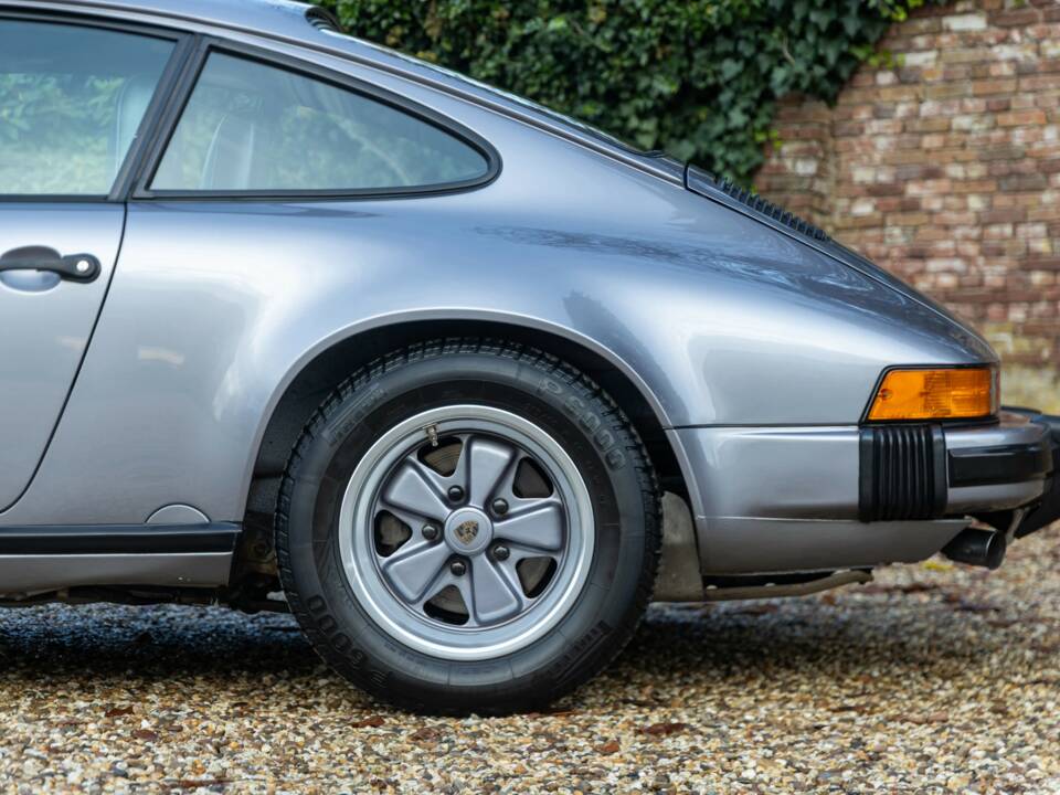Immagine 29/50 di Porsche 911 Carrera 3.2 "25 years 911" (1988)