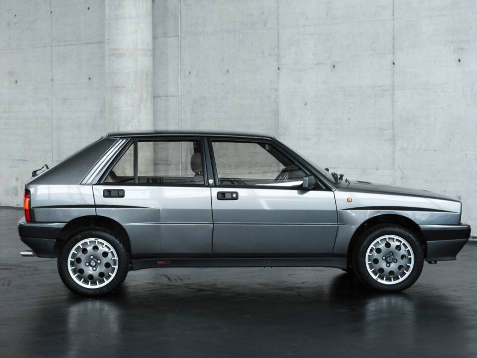 Image 7/50 of Lancia Delta HF Integrale (1988)