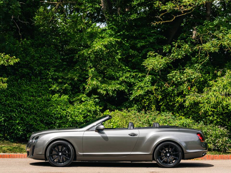 Immagine 27/50 di Bentley Continental GTC (2010)