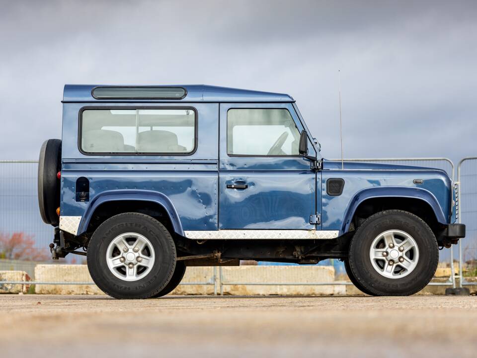 Image 2/41 of Land Rover Defender 90 (2004)
