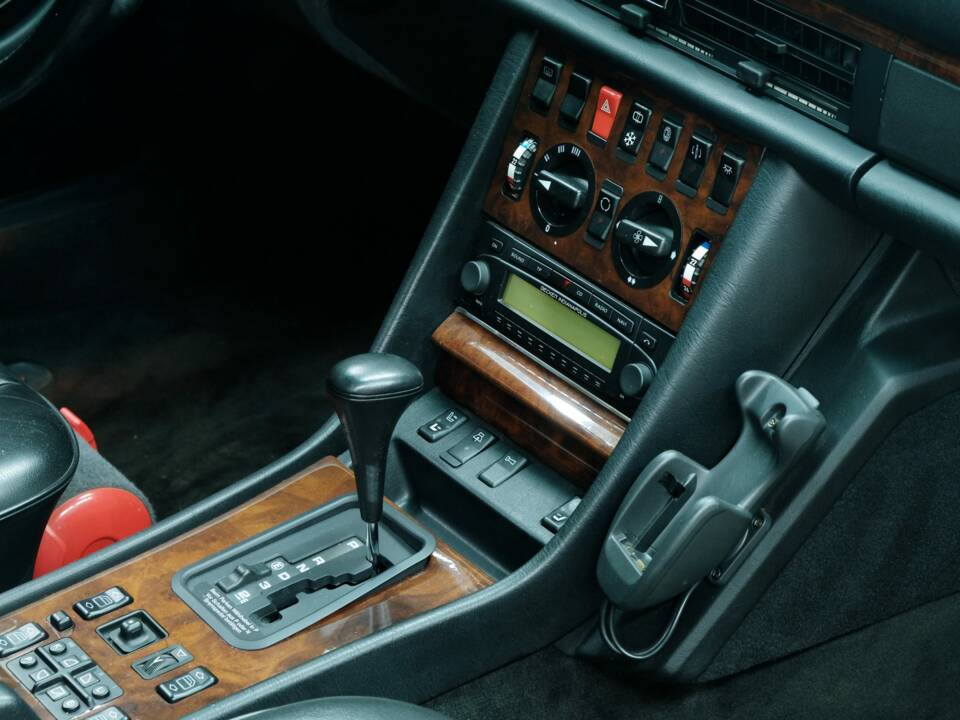 Bild 24/50 von Mercedes-Benz 500 SEL (1990)