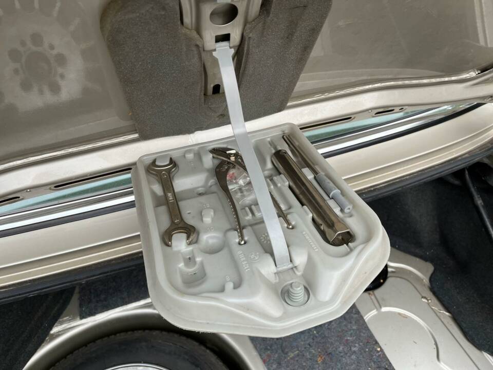 Image 30/41 of BMW 528i (1986)