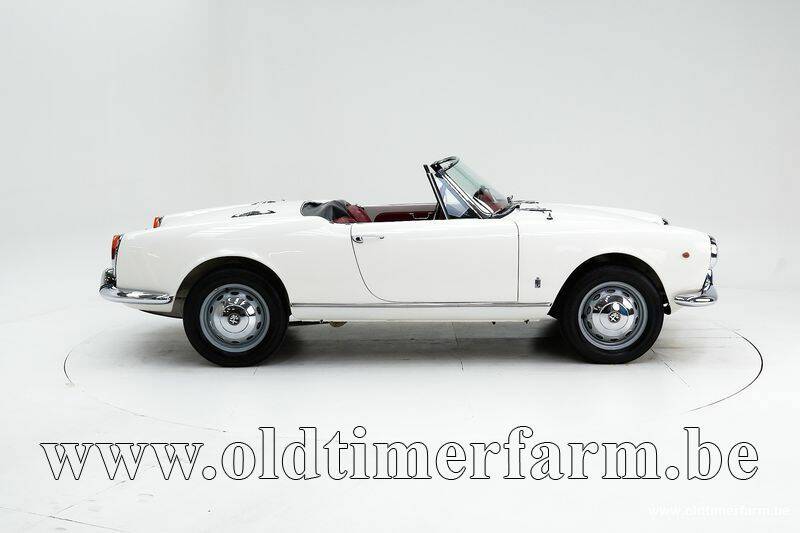 Image 9/15 of Alfa Romeo Giulia 1600 Spider Veloce (1965)