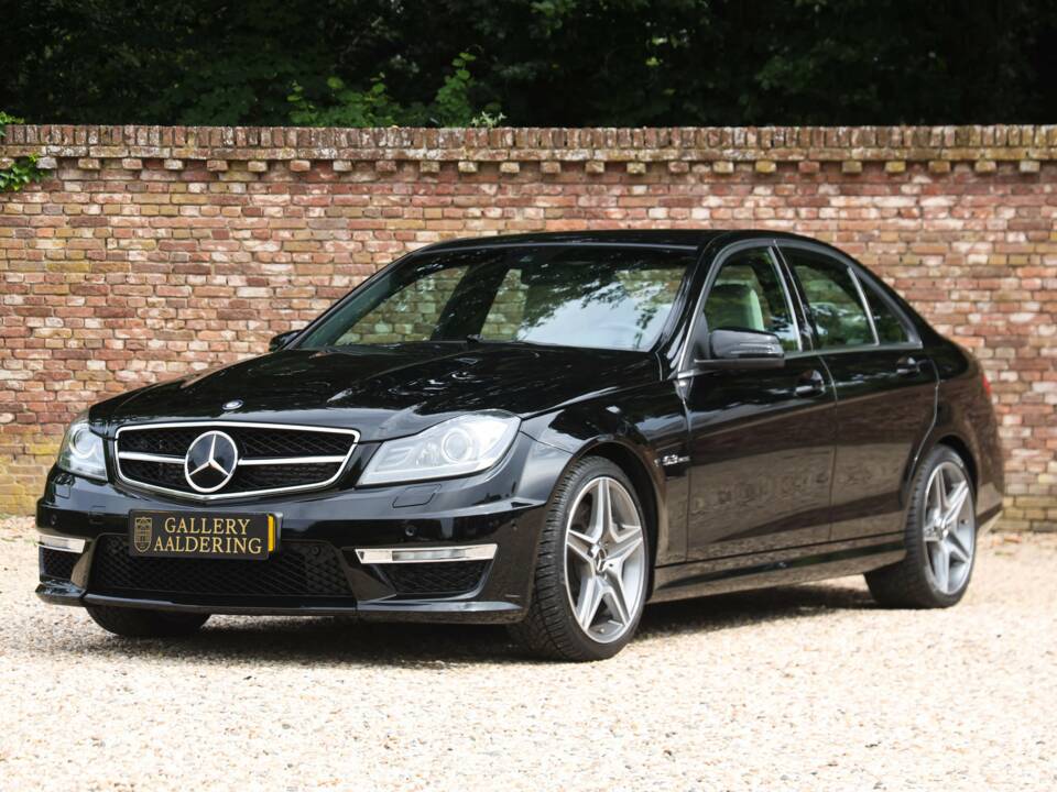 Image 1/50 of Mercedes-Benz C 63 AMG (2012)