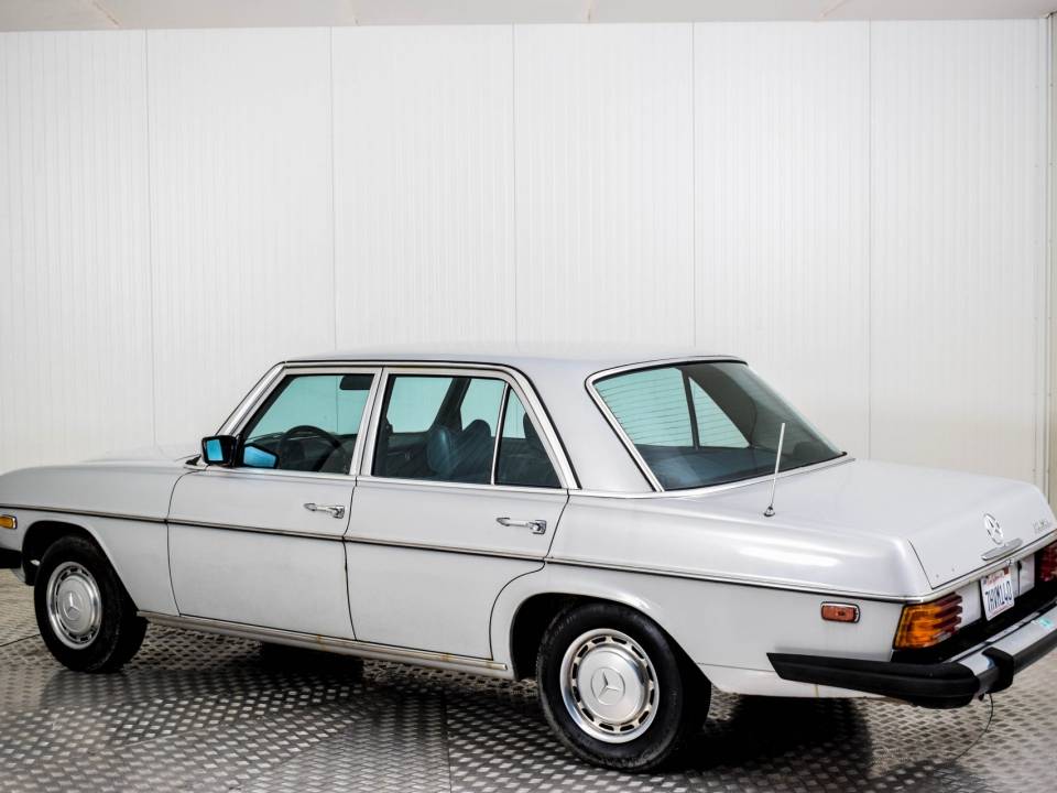 Image 43/50 of Mercedes-Benz 240 D (1976)