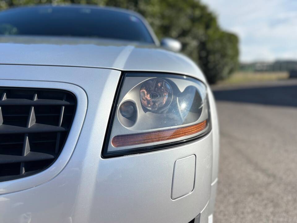 Image 21/25 of Audi TT 3.2 quattro (2004)