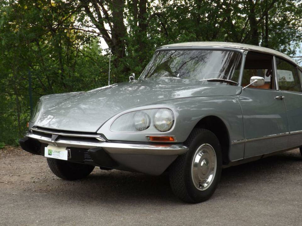 Image 4/35 of Citroën DS 21 Pallas (1969)