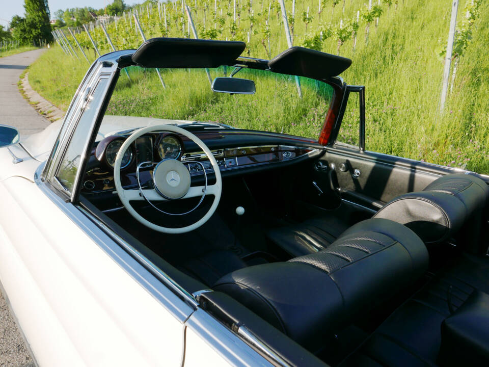 Imagen 35/56 de Mercedes-Benz 220 SE b (1962)
