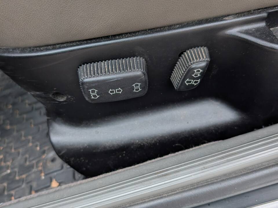 Bild 16/20 von BMW 530i (1988)