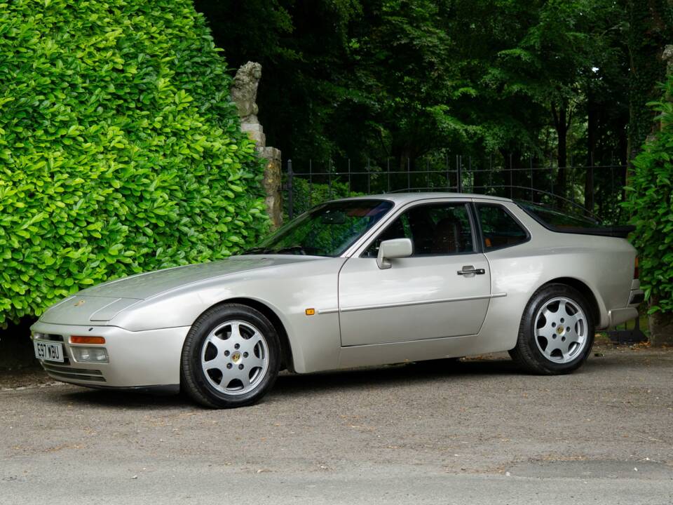 Image 1/24 of Porsche 944 Turbo (1988)
