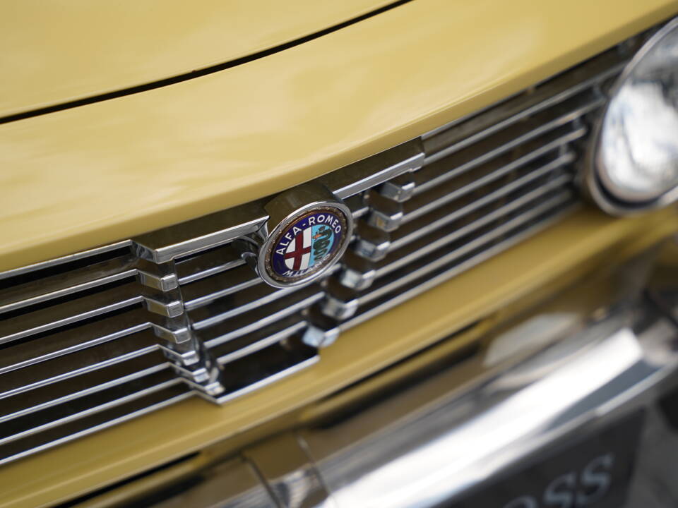 Bild 33/50 von Alfa Romeo 2000 GT Veloce (1975)