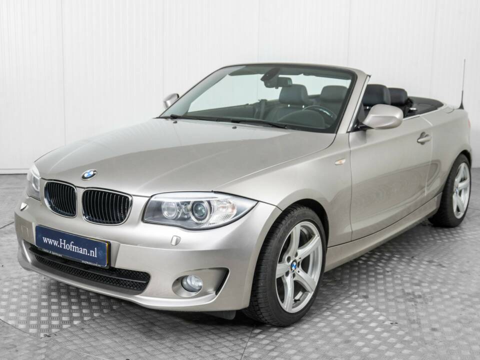 Immagine 17/50 di BMW 125i (2011)