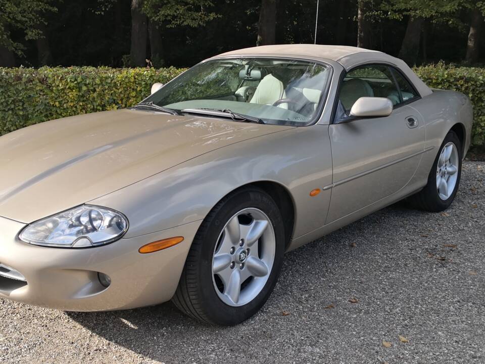 Image 1/36 of Jaguar XK8 4.0 (1998)