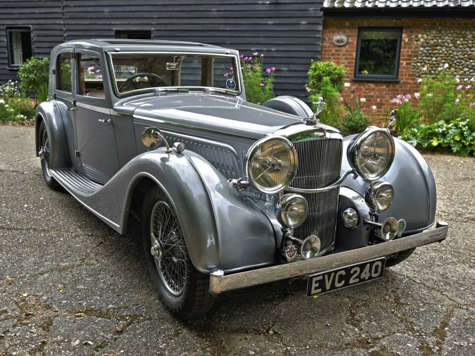 Image 4/50 of Alvis 4.3 Liter Saloon (1940)