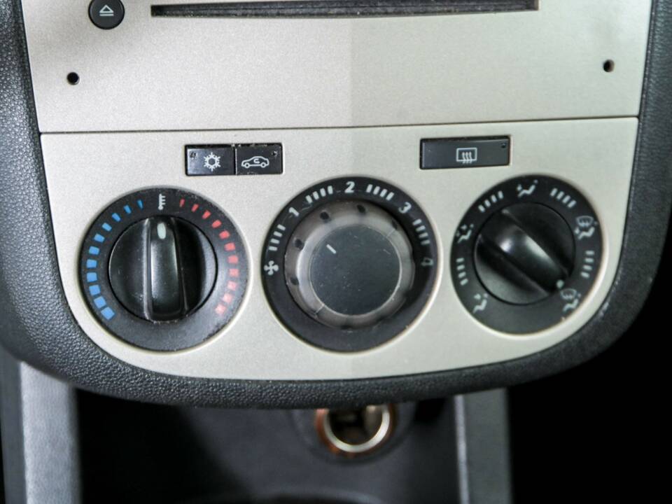 Bild 21/40 von Opel Corsa 1.2 (2008)