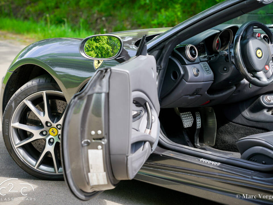 Image 4/85 de Ferrari California (2010)