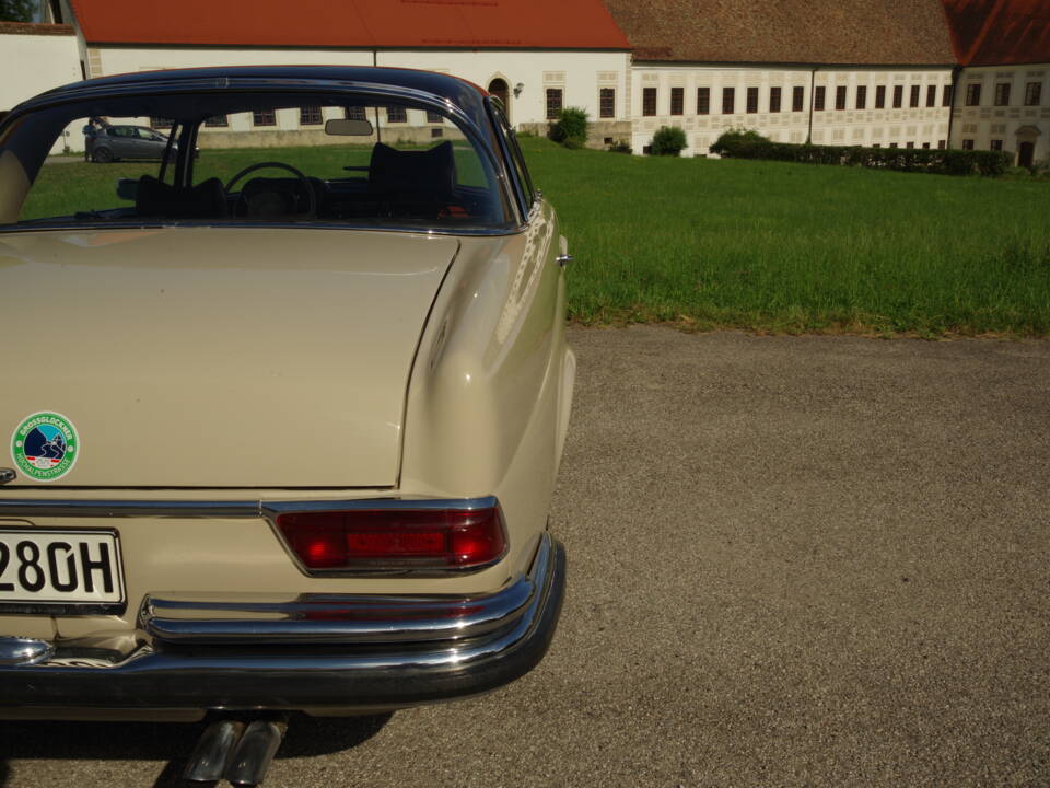 Image 15/73 de Mercedes-Benz 280 SE (1969)