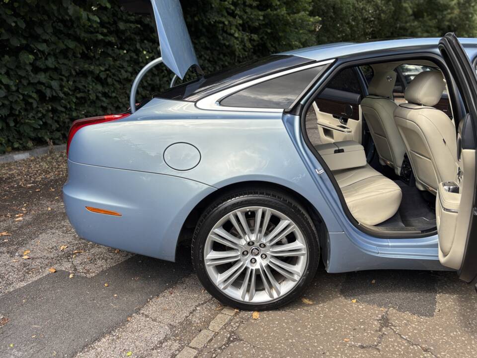 Image 49/50 of Jaguar XJ 5.0 (2011)