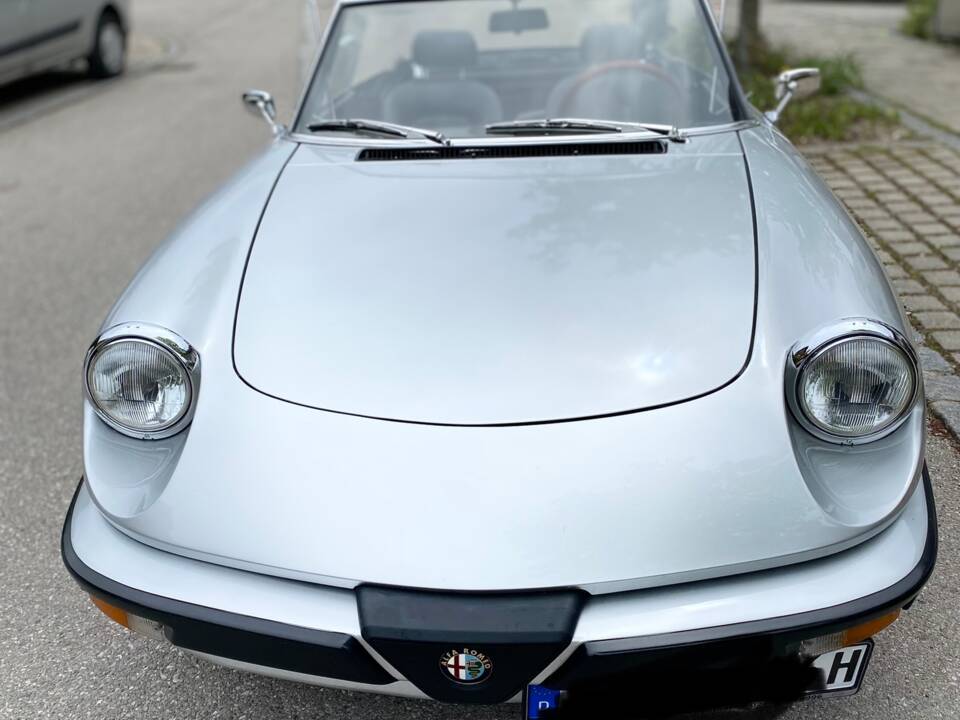 Afbeelding 29/31 van Alfa Romeo 1.6 Spider (1985)