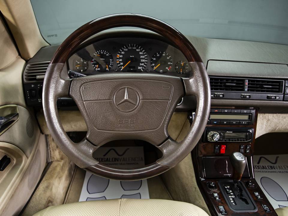 Afbeelding 24/38 van Mercedes-Benz SL 320 (1997)