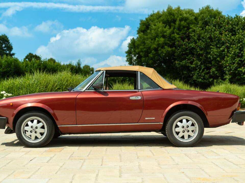 Image 7/50 of FIAT 124 Pininfarina Spidereuropa (1985)