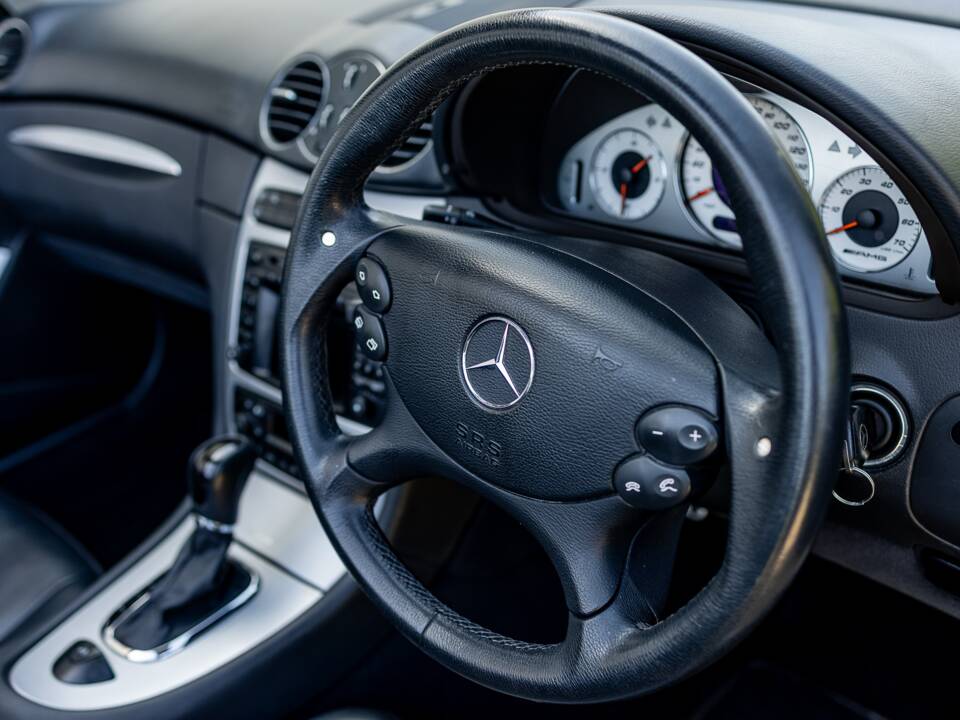Image 39/50 of Mercedes-Benz CLK 55 AMG (2003)