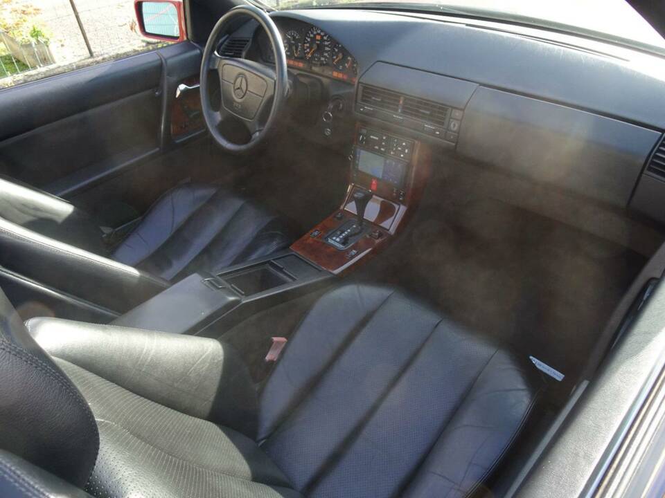 Immagine 24/45 di Mercedes-Benz 500 SL (1991)