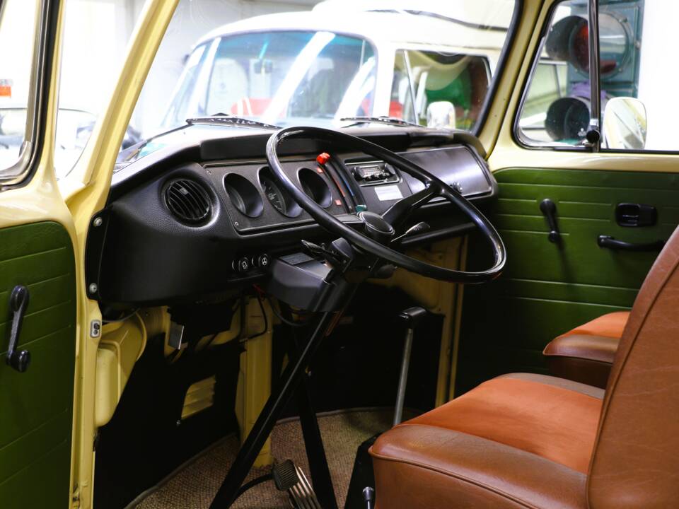 Afbeelding 7/36 van Volkswagen T2b Westfalia (1974)